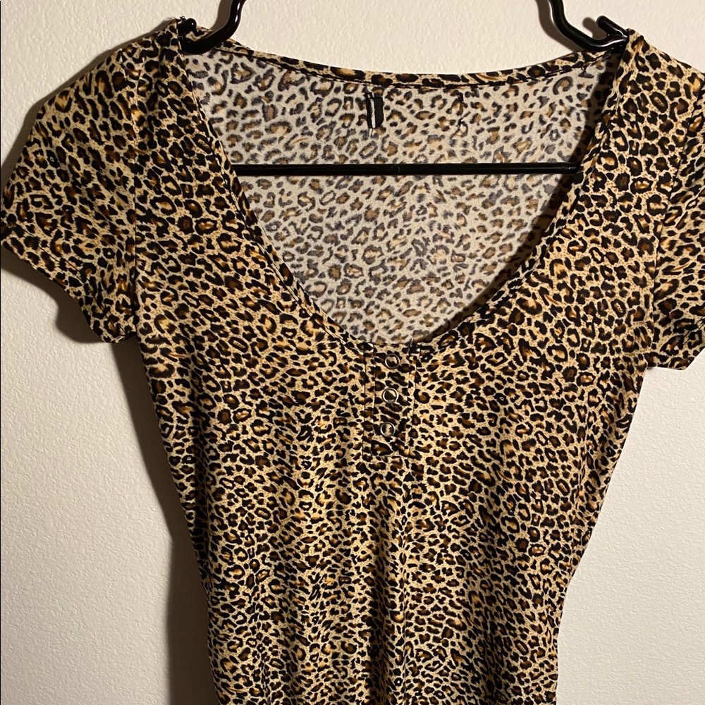 cheetah/leopard print deep u neck bodysuit xs